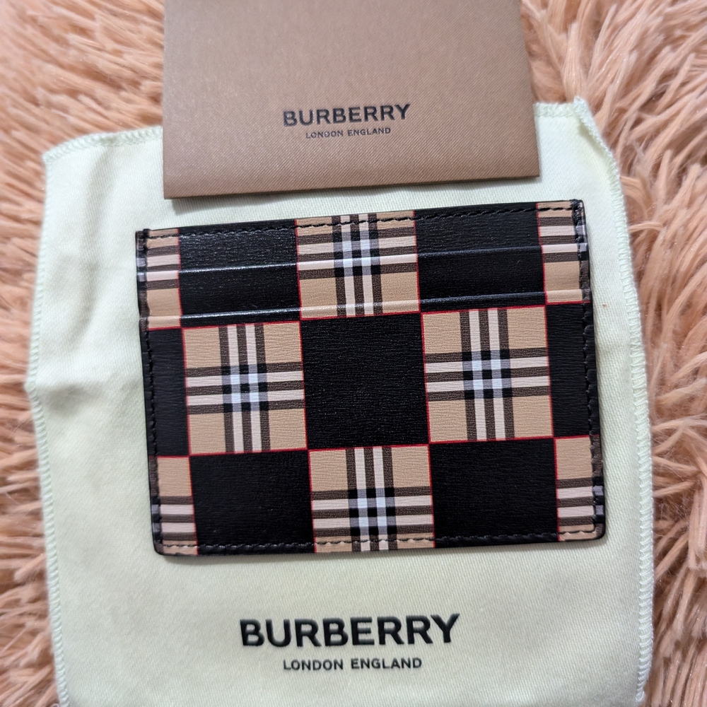 Burberry Black and Tan Card Holder